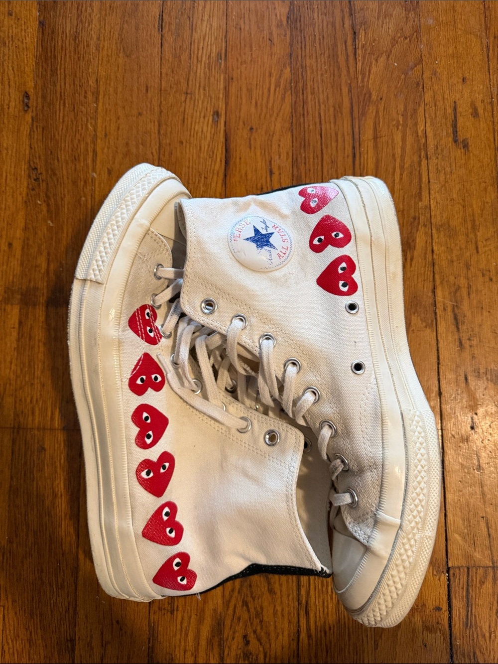 Comme Des Garçons Converse white and red
